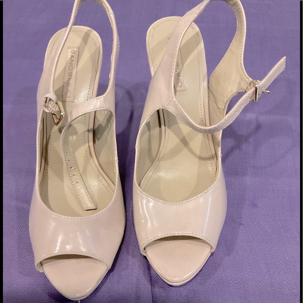 Bandolino Back Out Beige Patent Leather Pumps, Size 8 1/2